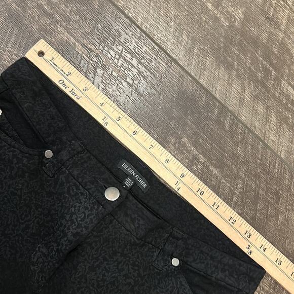 Eileen Fisher Filigree Printed Skinny Leg Pants Black Size 6 - Picture 6 of 8